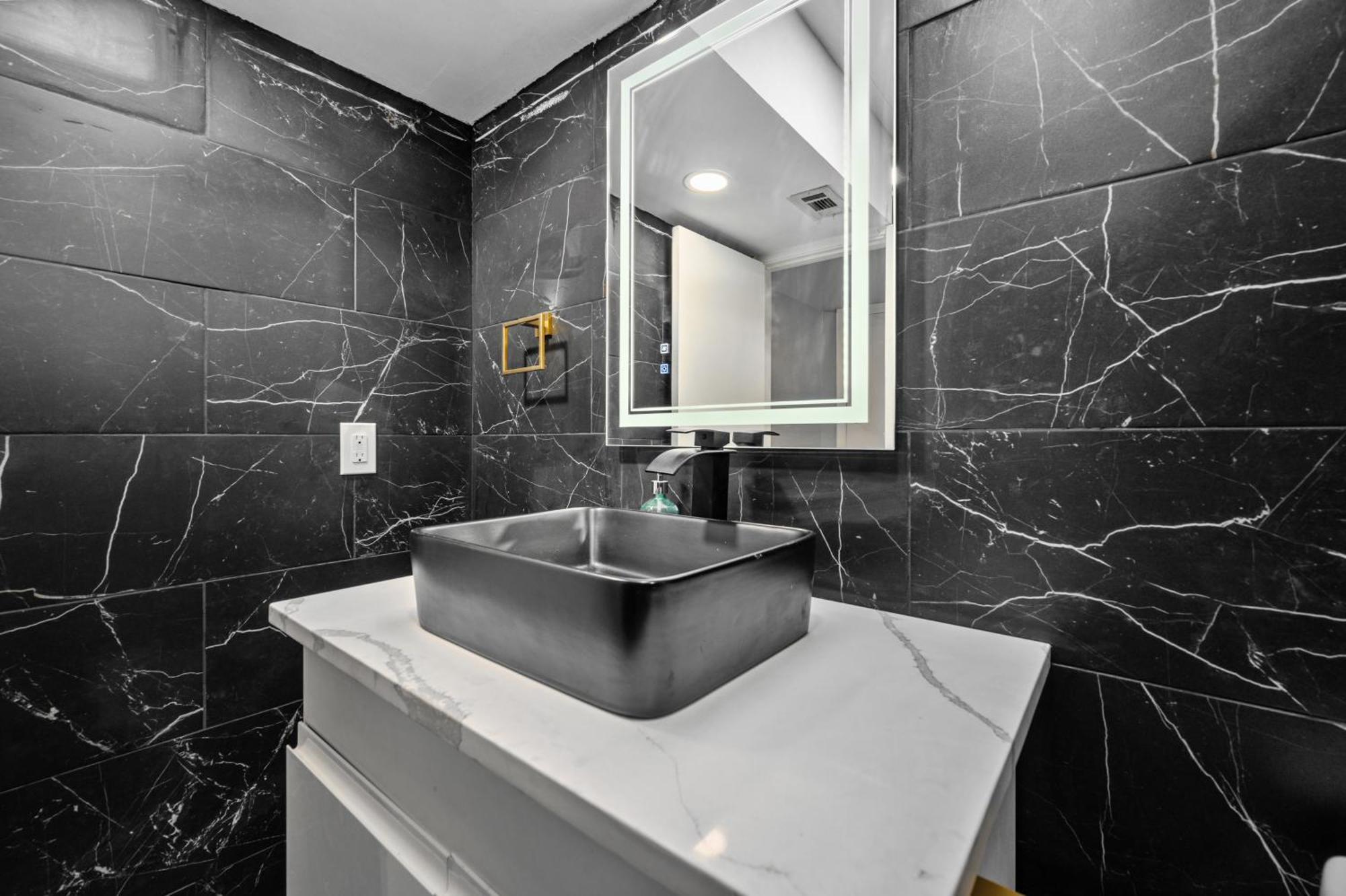 Ferienwohnung Bright & Airy Apt Close To Everything With Free Park Houston Exterior foto